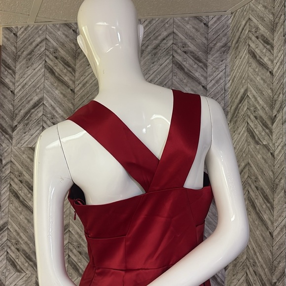 Womens Black Collection red “satin” style dress, knee length medium sleeveless - Picture 8 of 9